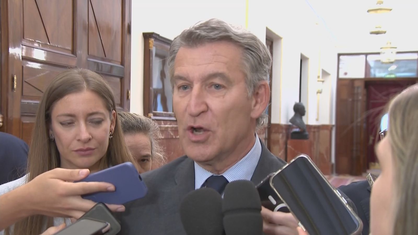 Feijóo en los pasillos del Congreso