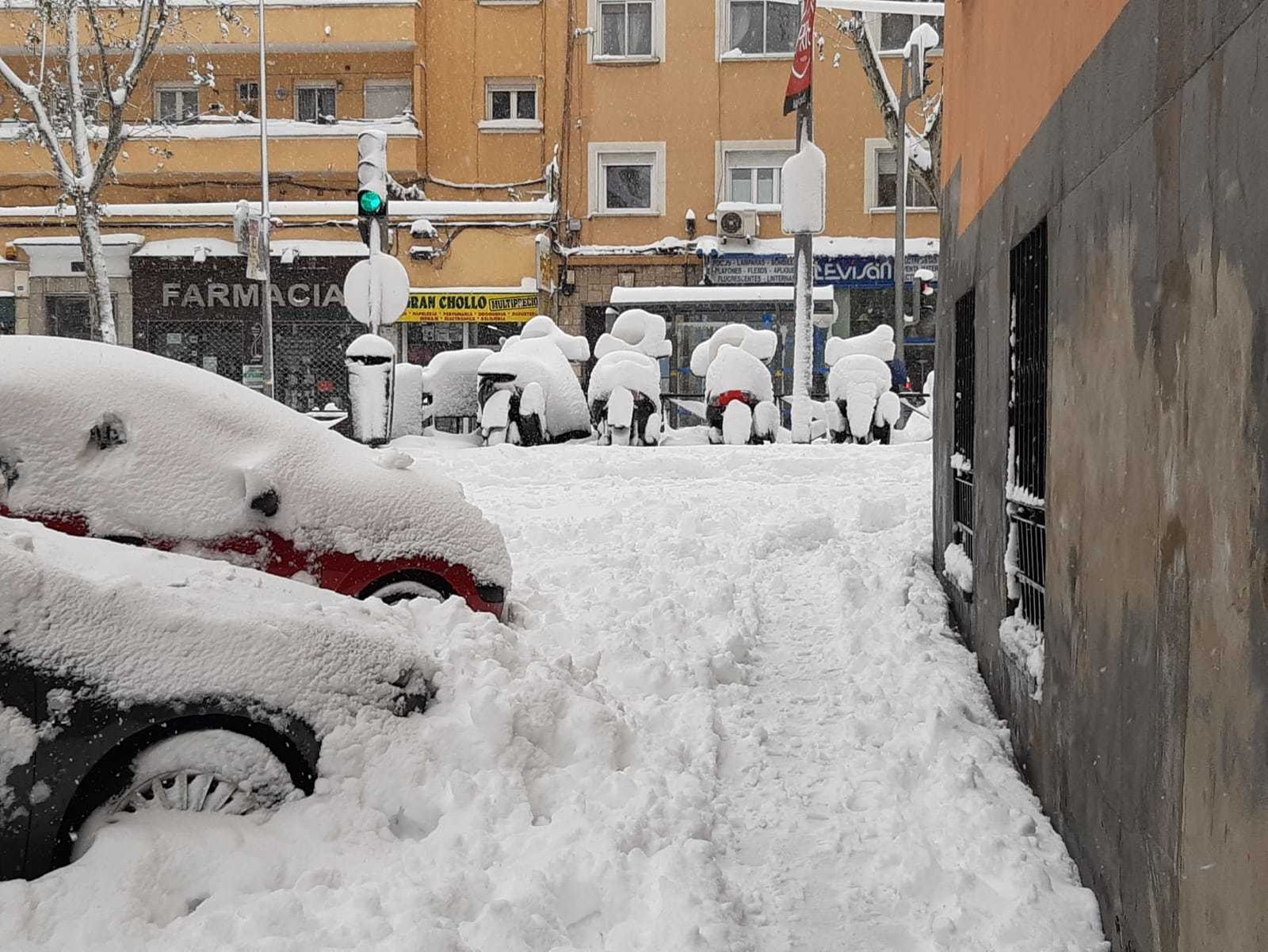 Varios comercios cerrados por la nevada