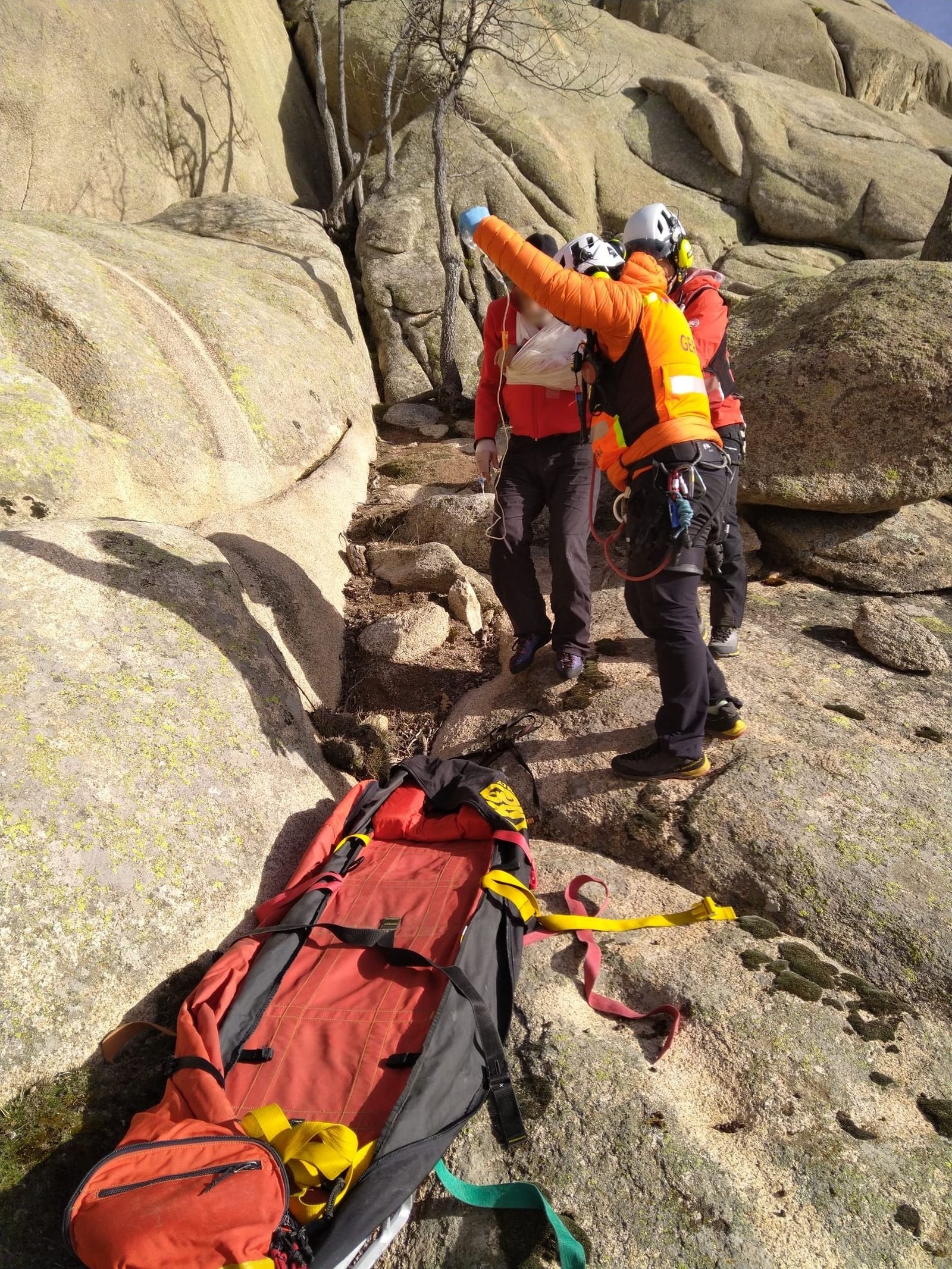 Rescatan a un escalador de 70 años en La Pedriza