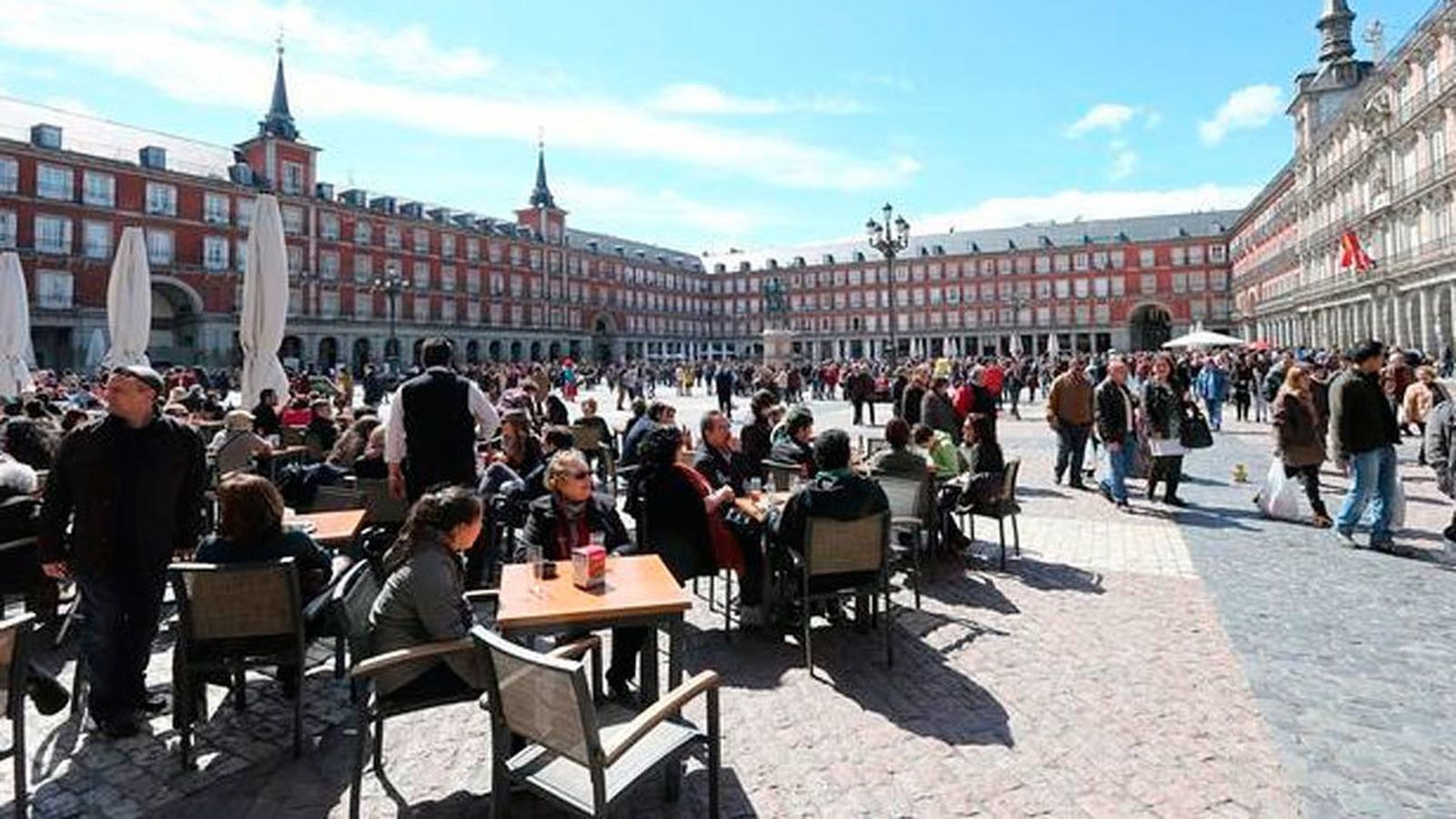 Turistas en la plaza Mayor de Madrid