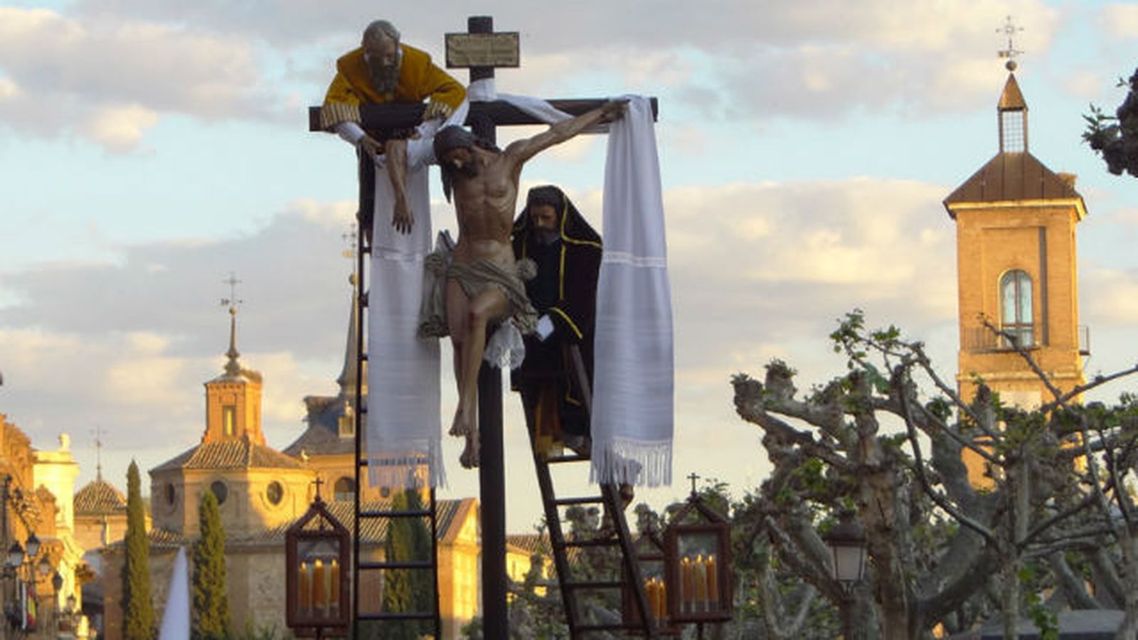 Más de 4.000 cofrades preparan las procesiones de Semana Santa de Alcalá