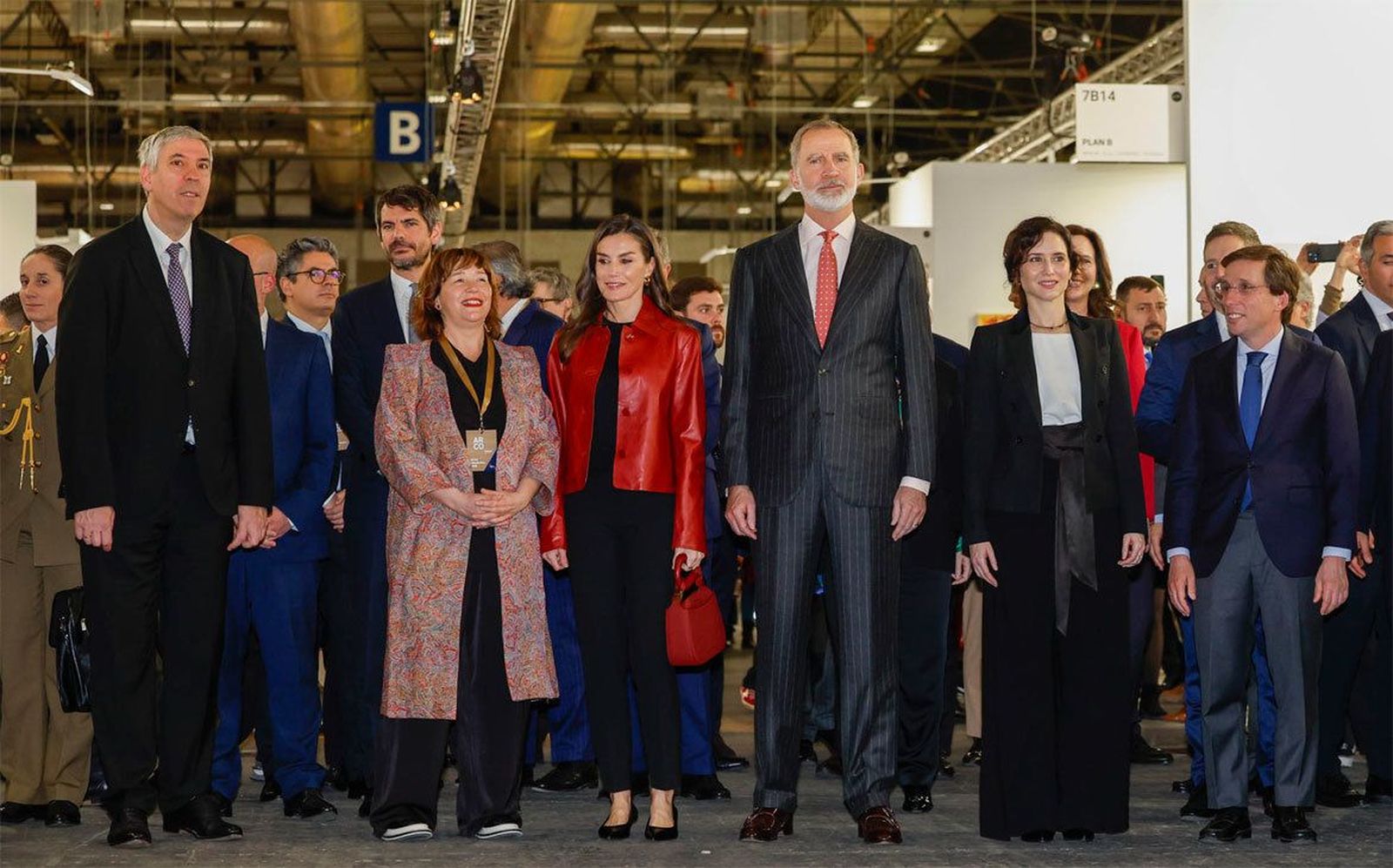 Los Reyes inauguran ARCO 2025 y se interesan por el arte español