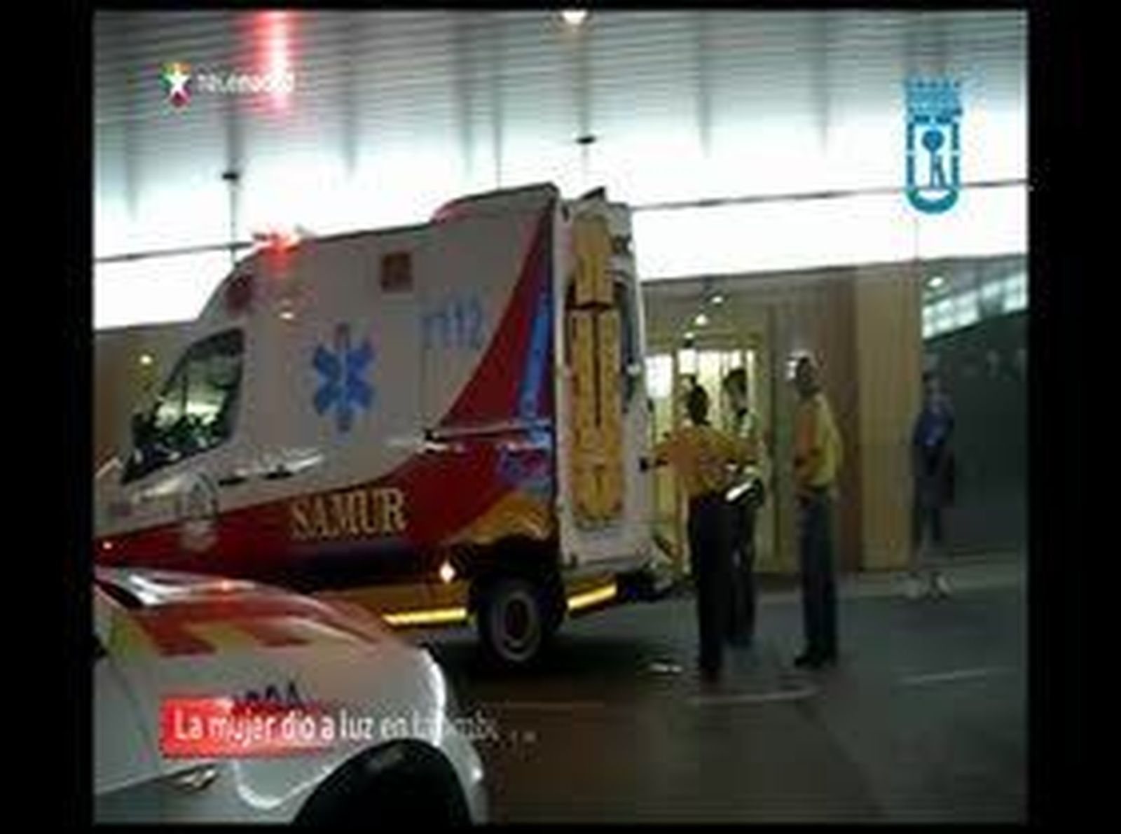Una mujer da a luz a un niño en una ambulancia
