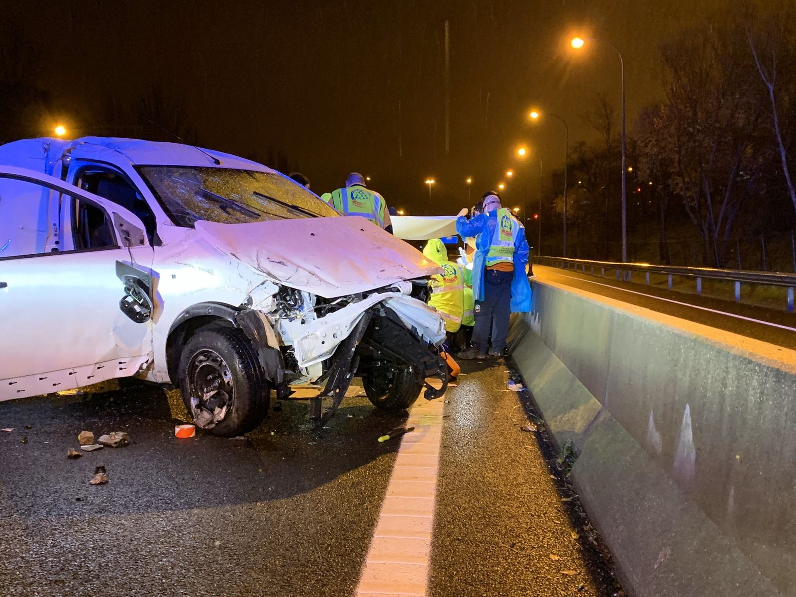 Herido muy grave al chocar con la mediana en M-30 cerca del Ramón y Cajal
