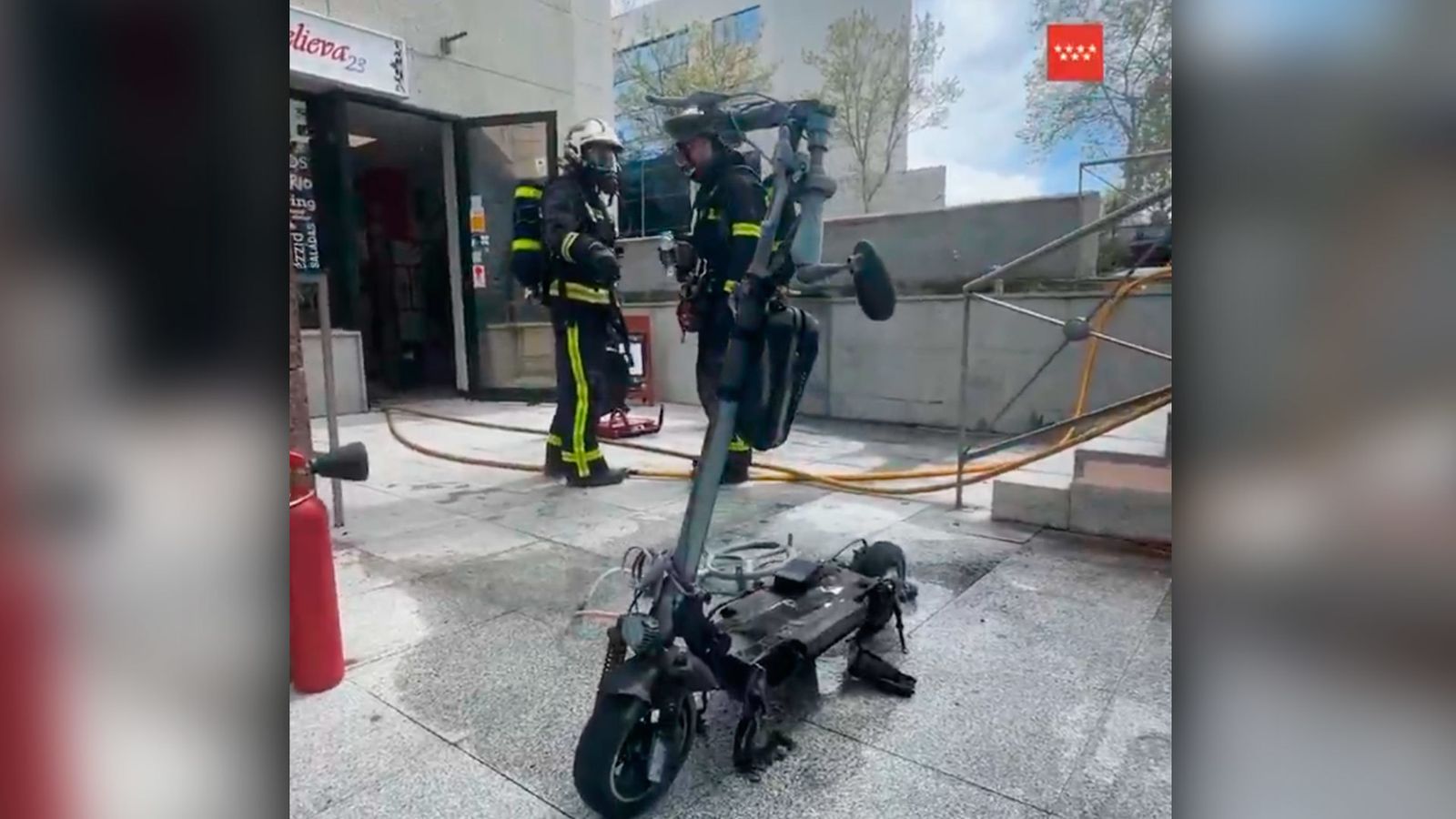 Incendio provocado por un patinete en San Sebastián de los Reyes