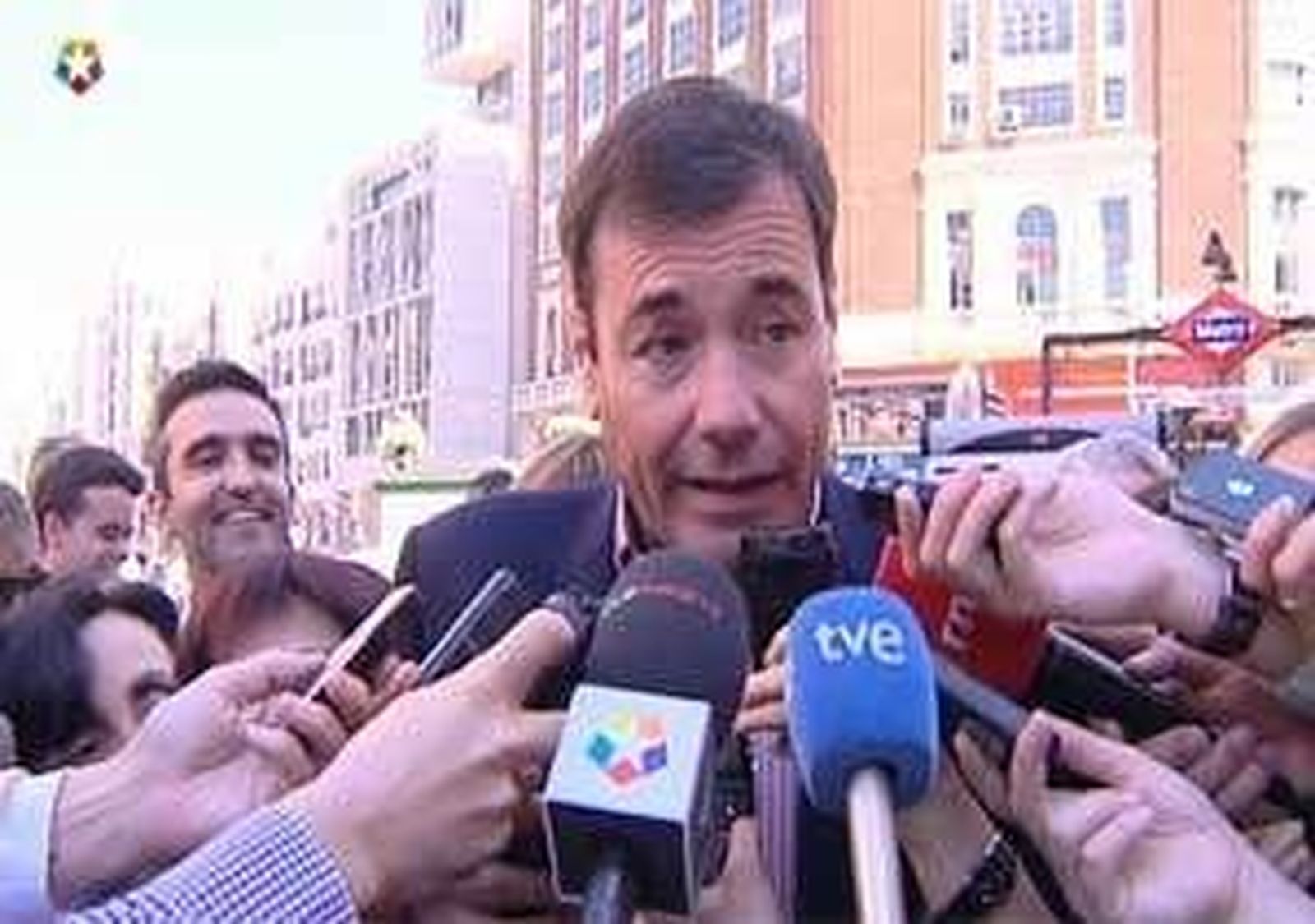 Gómez 'vota' contra la "privatización" sanitaria