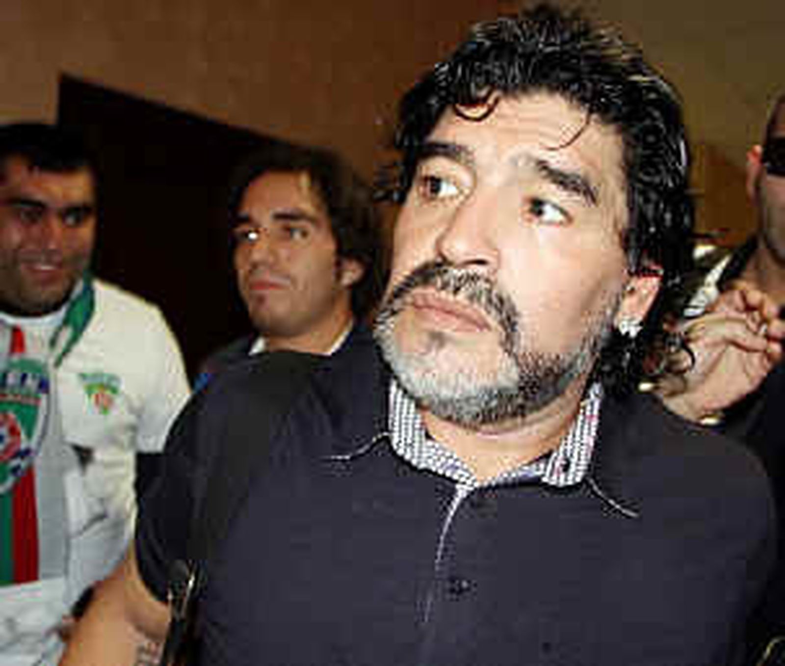 Maradona estudia una oferta para dirigir Al Wasl de Dubai