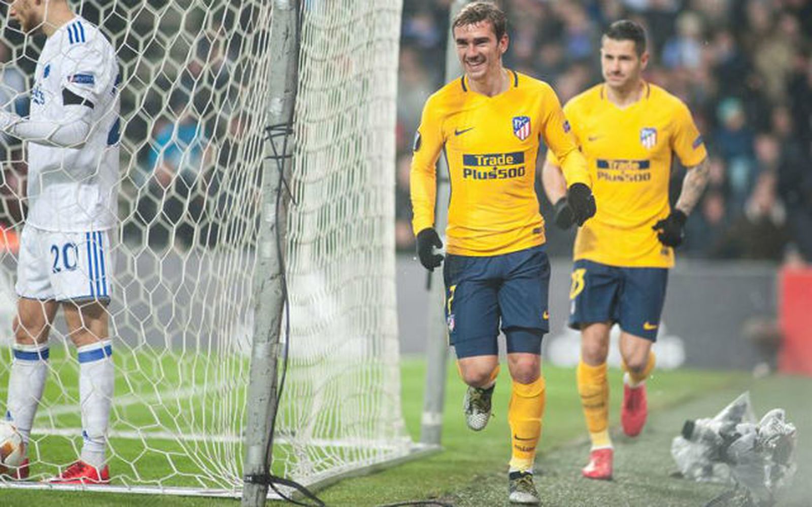 Griezmann y Vitolo ante el Copenhague