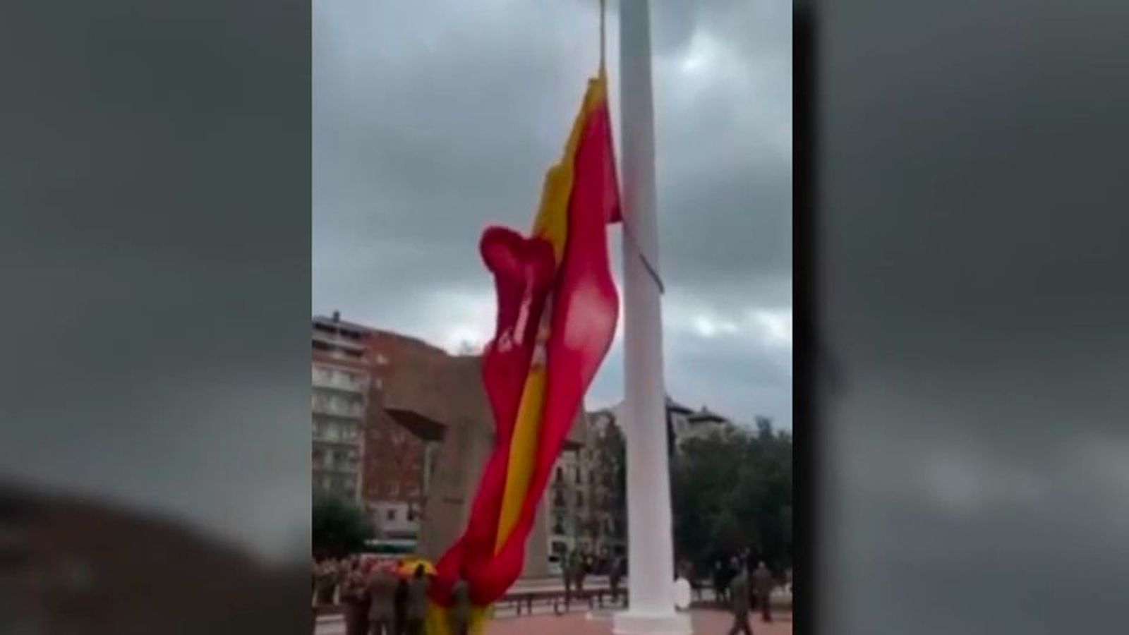 La bandera de España en Colón vuelve a romperse y ya van tres en menos de un mes