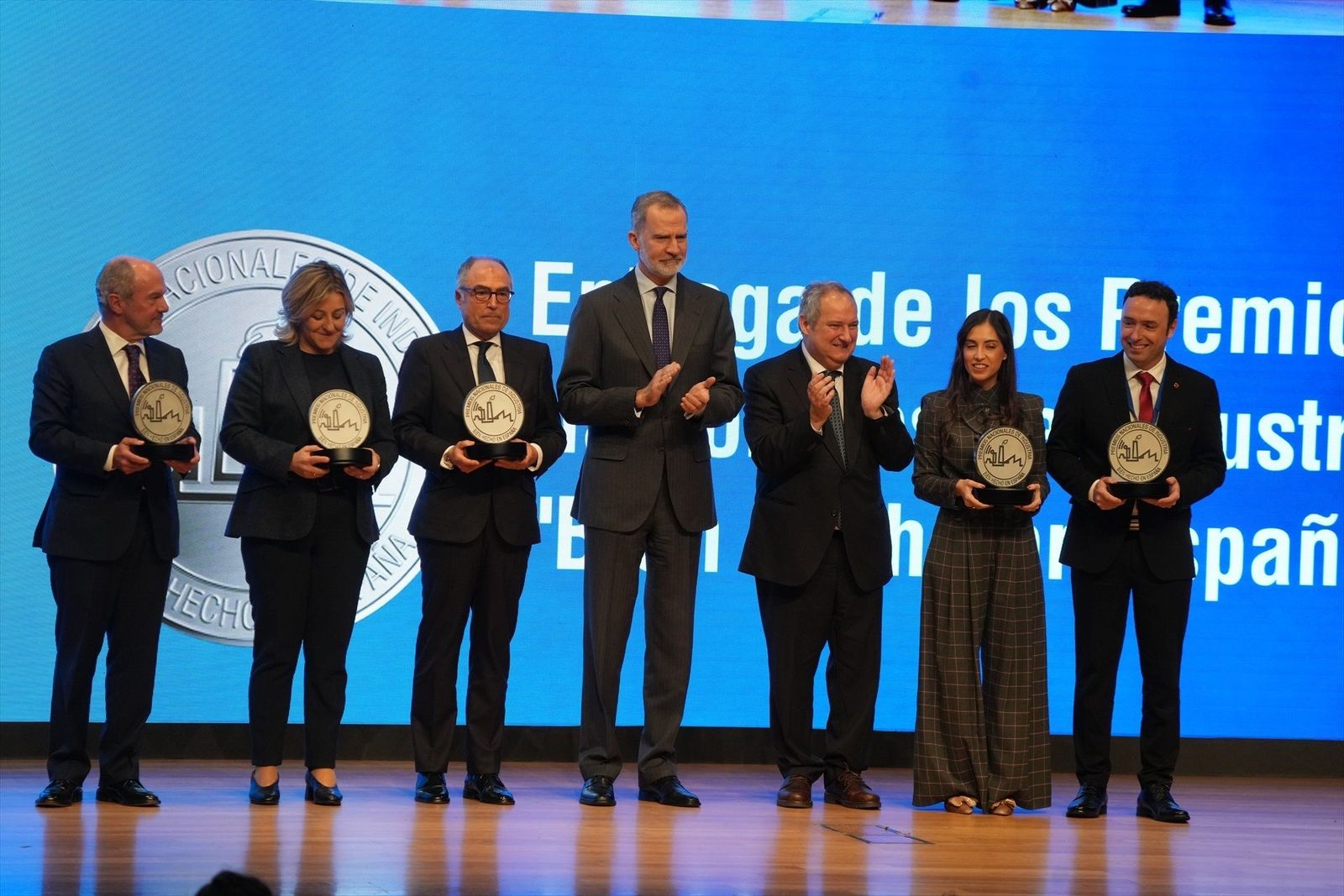 Felipe VI reivindica "más industria" para España frente a las tensiones internacionales