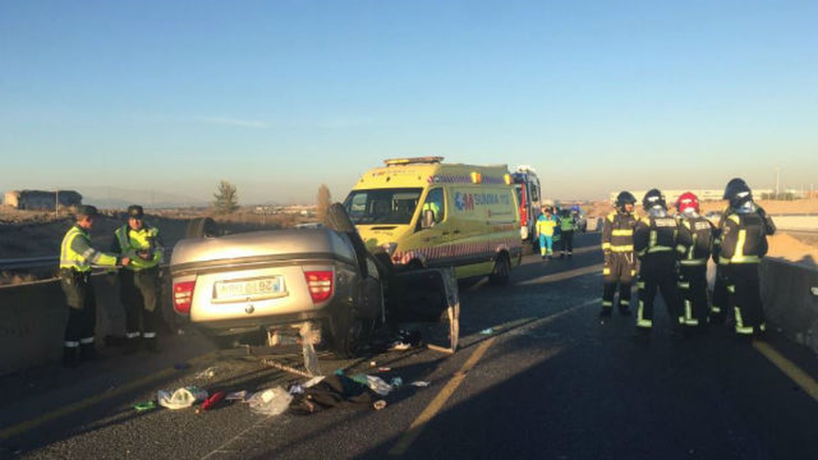 Dos heridos leves al volcar su vehículo en la A-5 en Móstoles