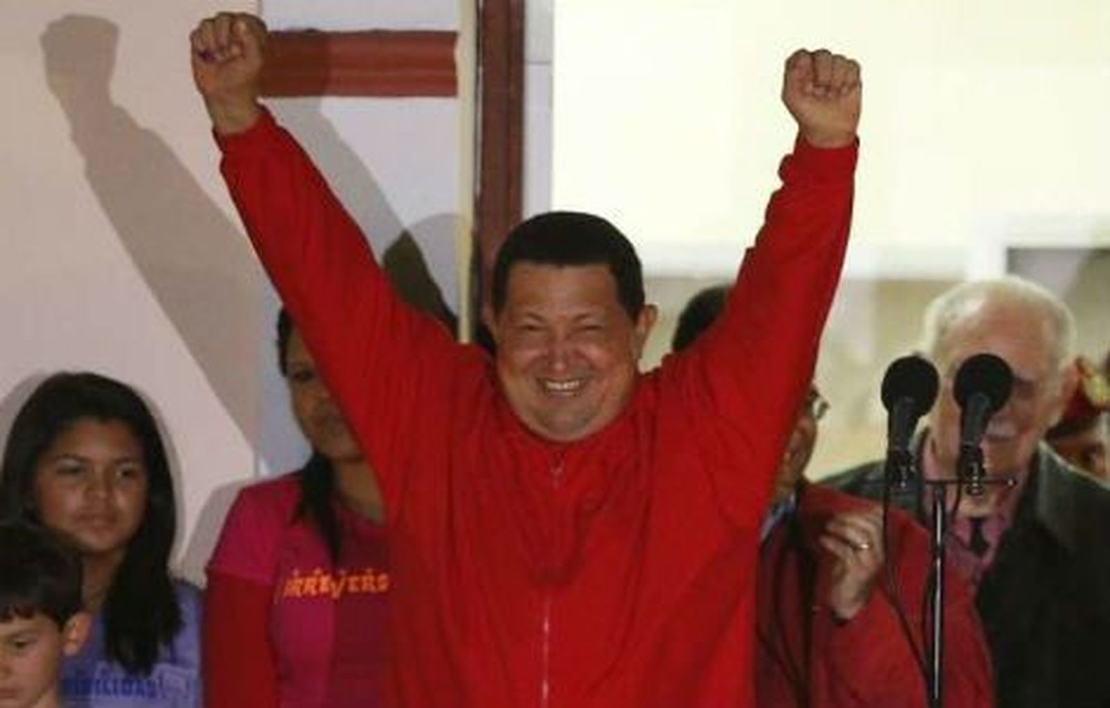 Hugo Chávez gana las elecciones y gobernará Venezuela hasta el 2019