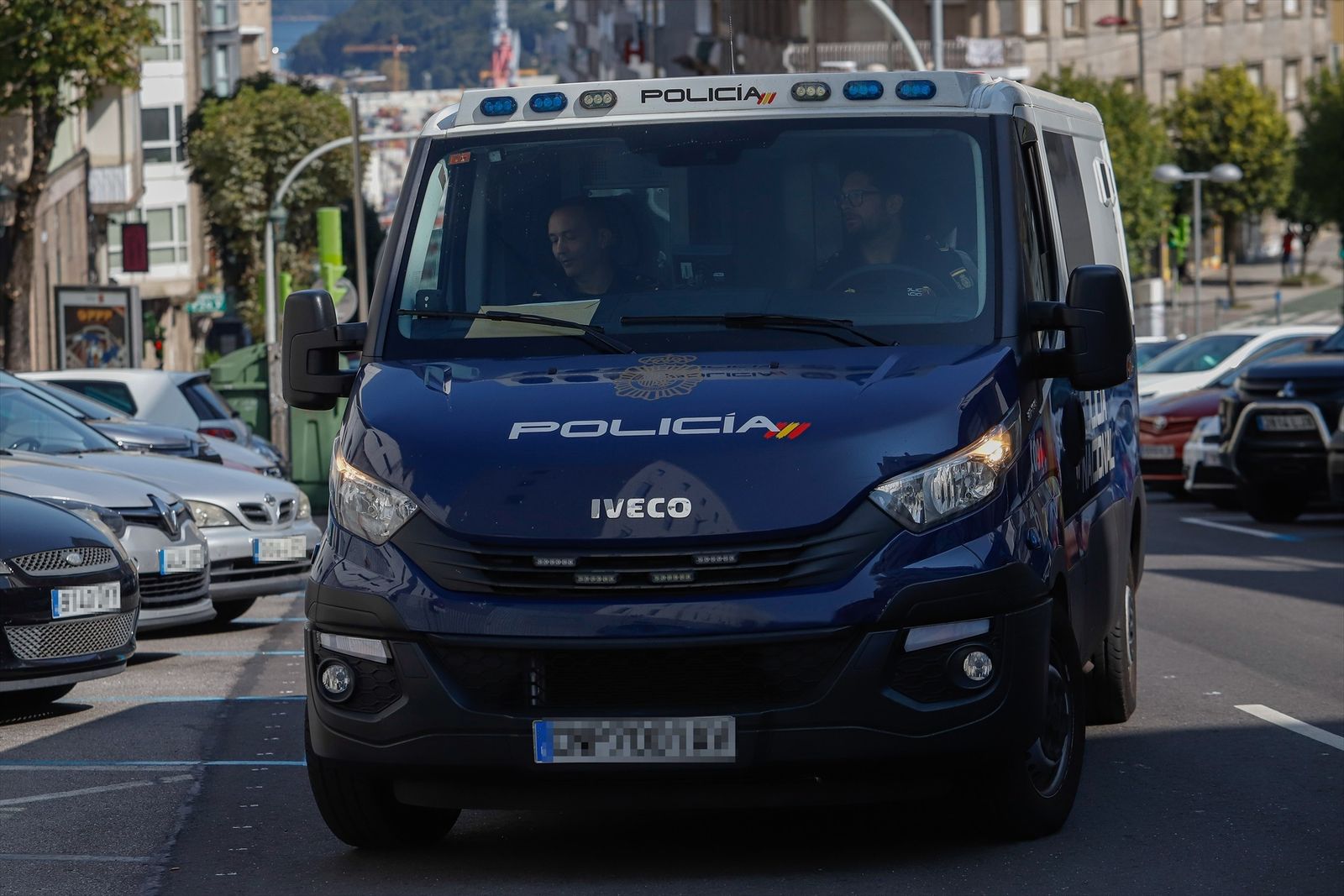 El detenido llega en furgón policial a la Ciudad de la Justicia de Vigo