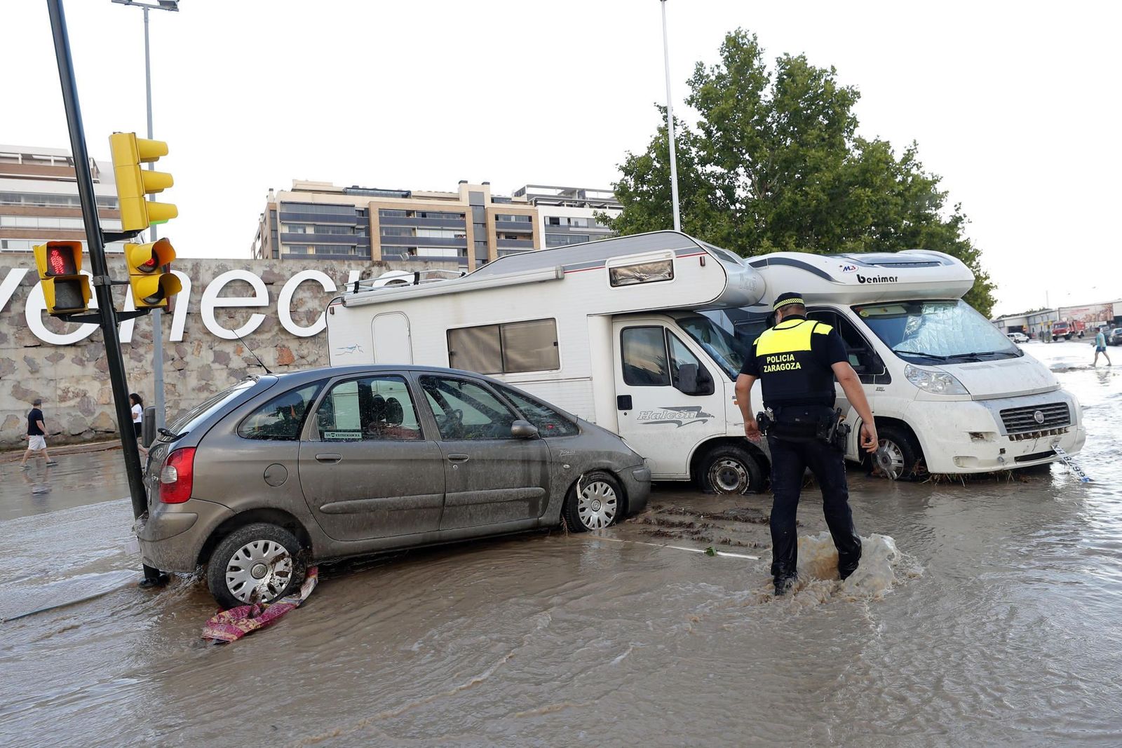 Una tormenta anega varias zonas de Zaragoza