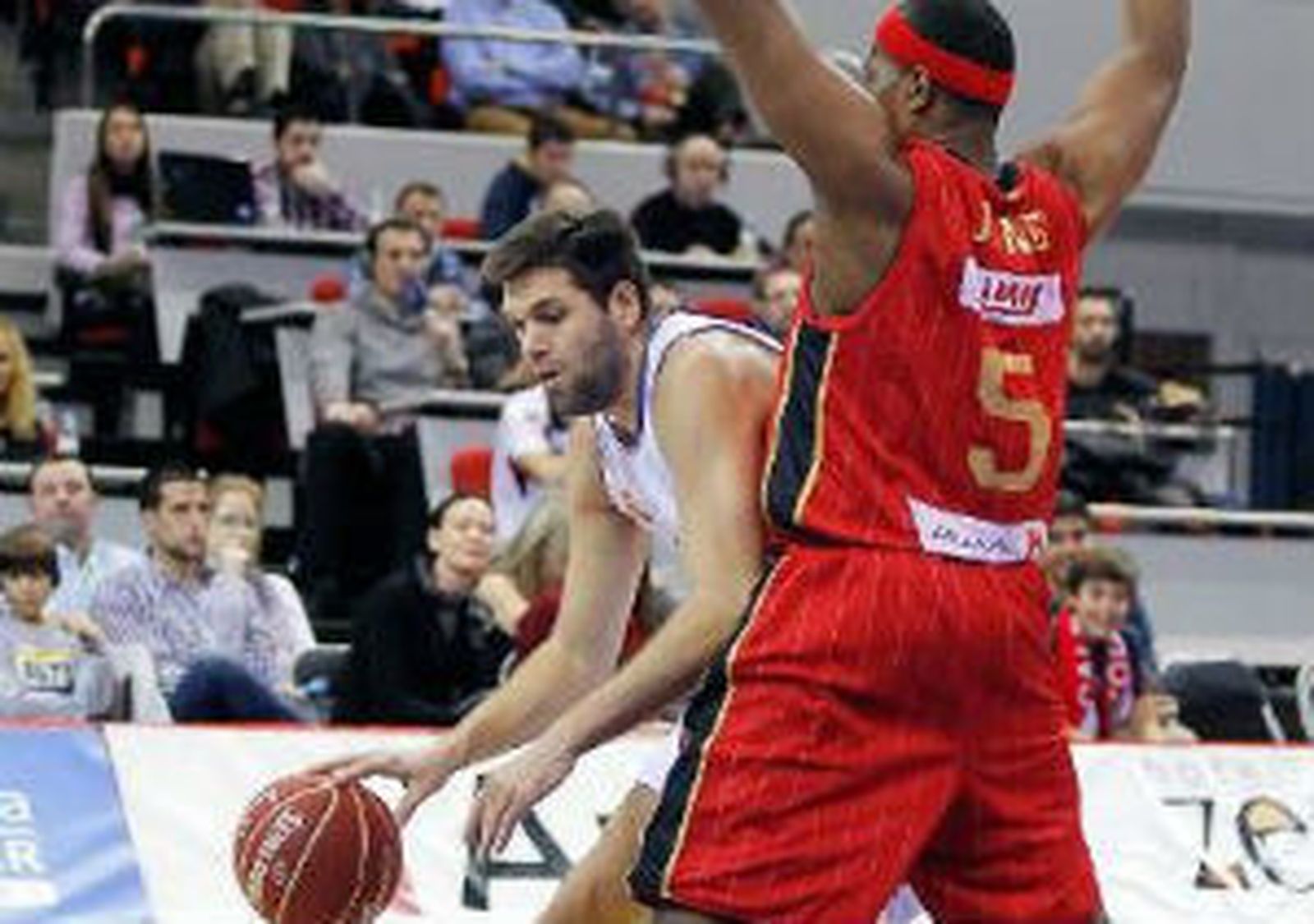 Felipe Reyes, ante el CAI Zaragoza