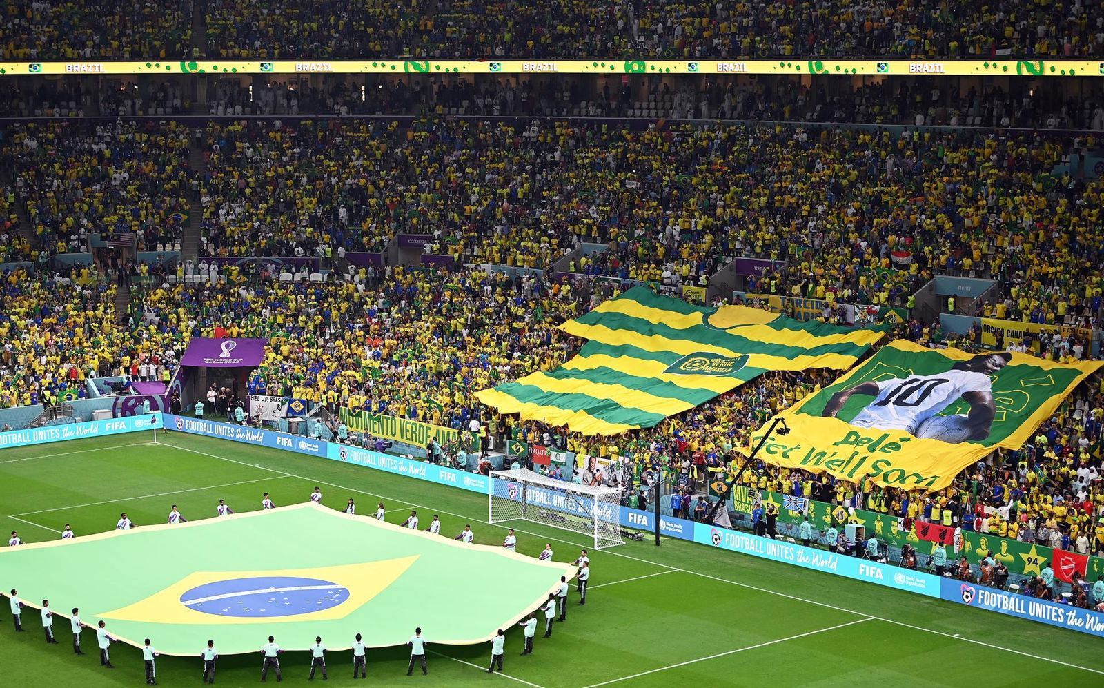 Homenaje a Pelé en el Camerún - Brasil del Mundial
