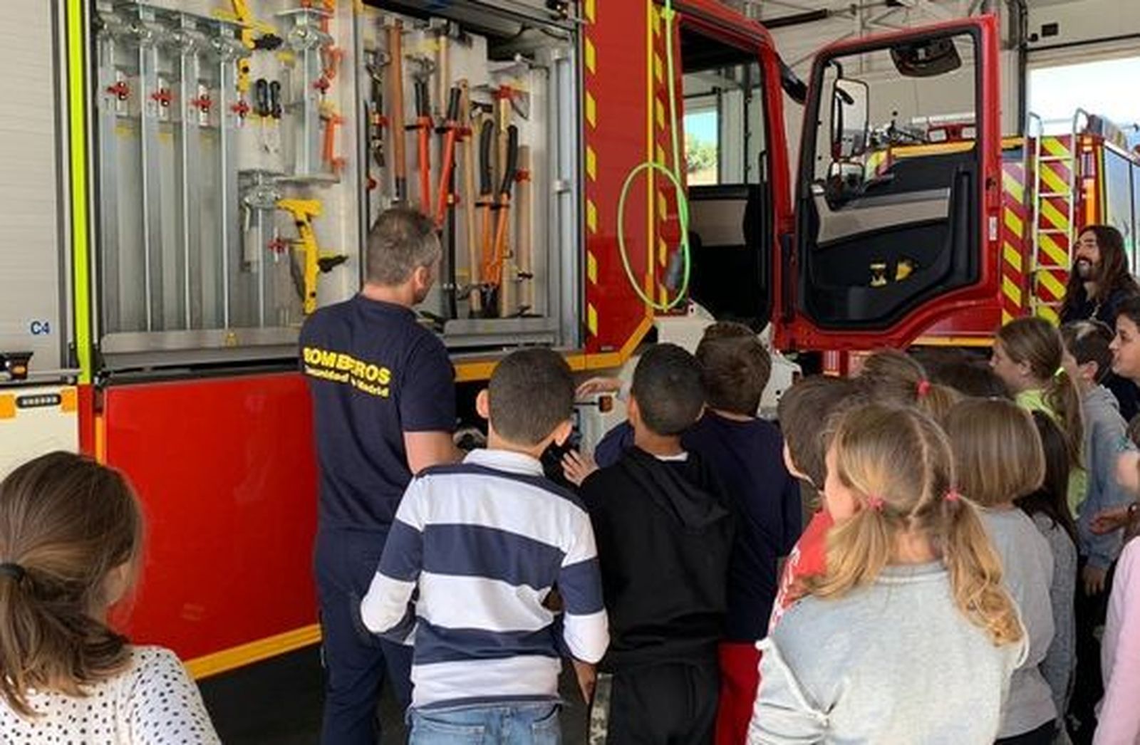 Visita de escolares al Parque de Bomberos de Lozoyuela