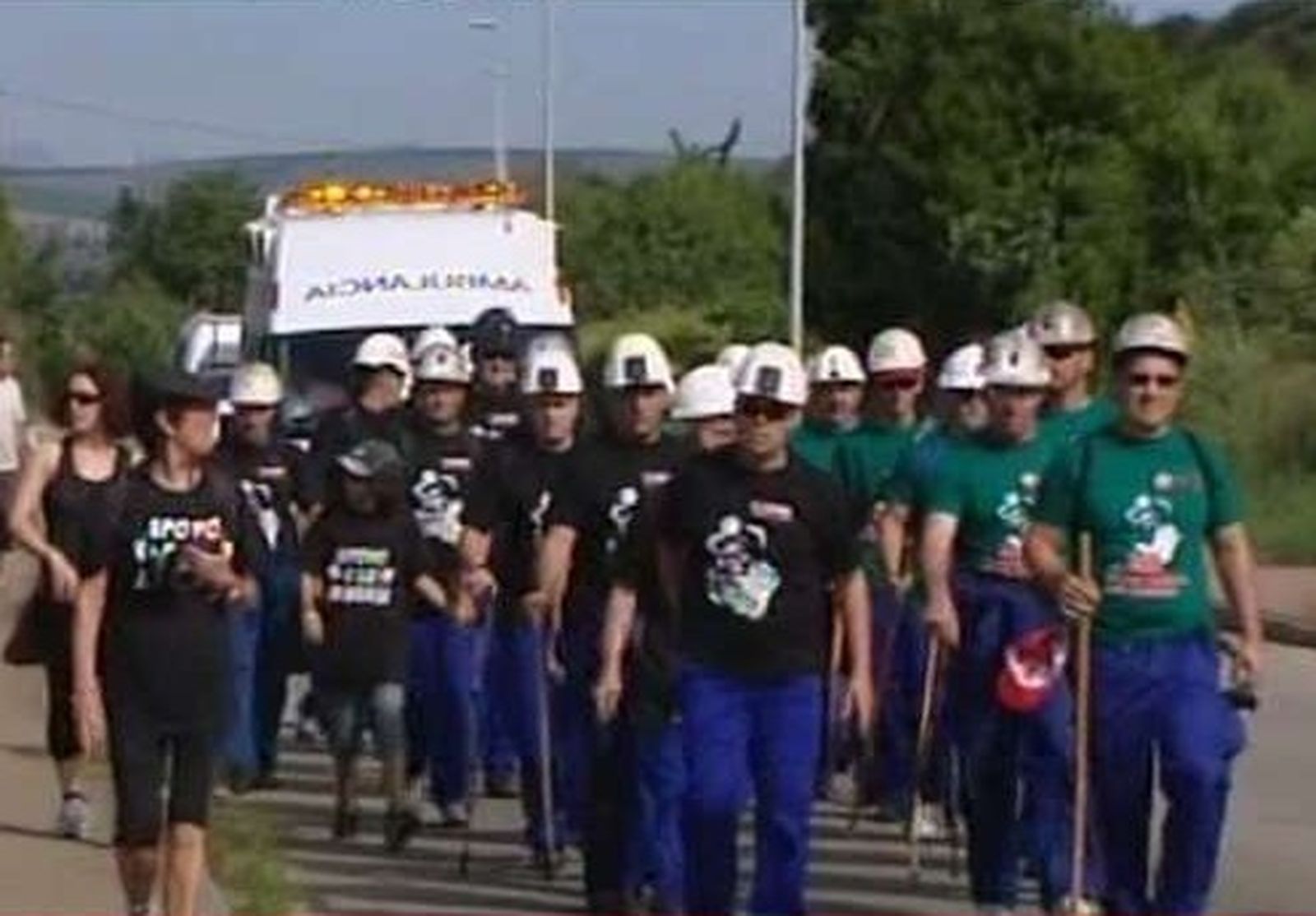 La "marcha negra" sale de Asturias arropada por miles de personas