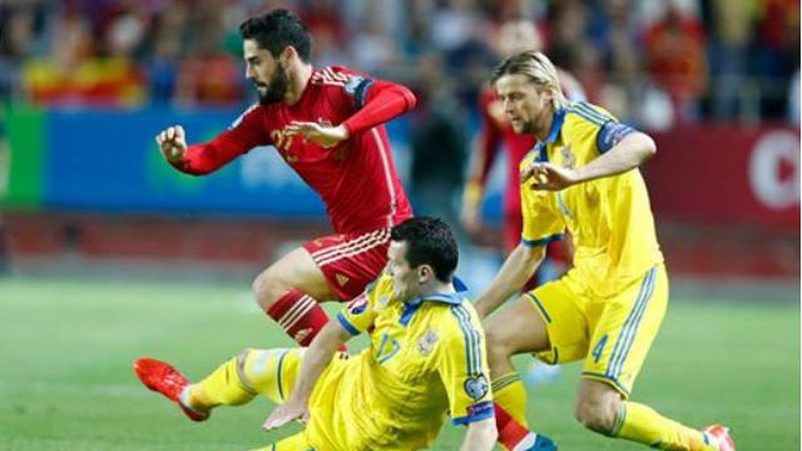 España vuelve a la 'añorada' Kiev, donde Ucrania se juega la vida