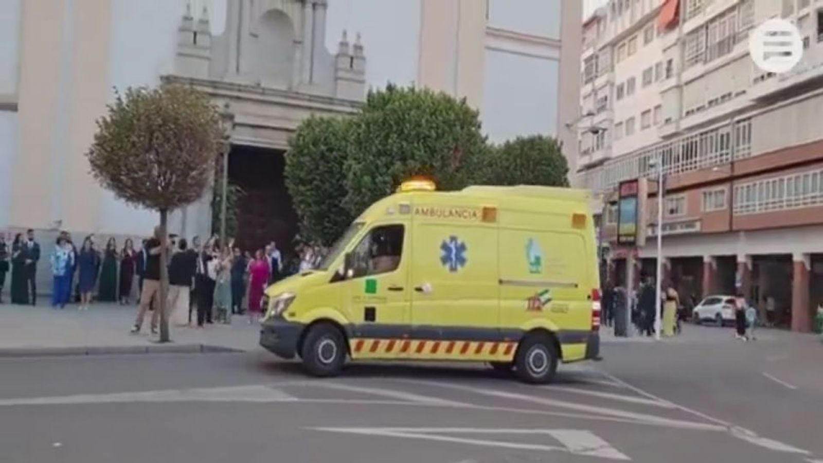Sancionados 3 trabajadores por usar una ambulancia para llevar a unos recién casados