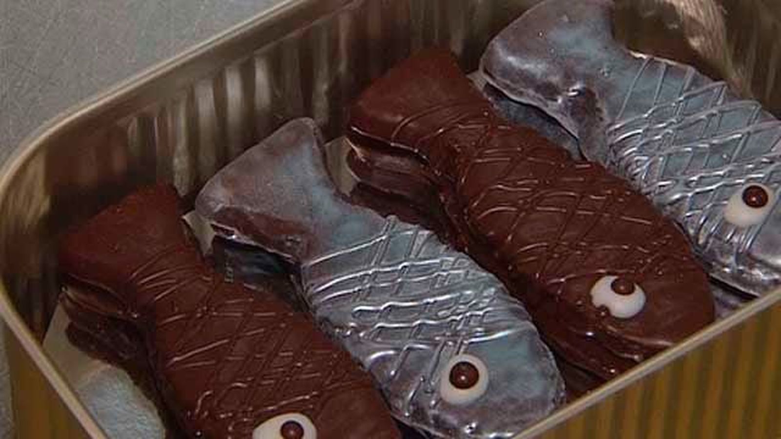 Más de 70 pastelerías venden la sardina de chocolate del Carnaval