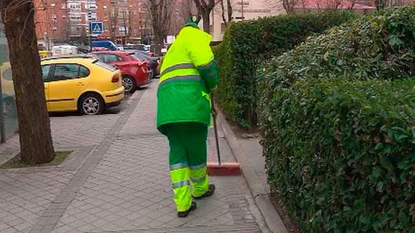 Madrid tiene 468 barrenderos más y amplía las horas de contrato a otros 368