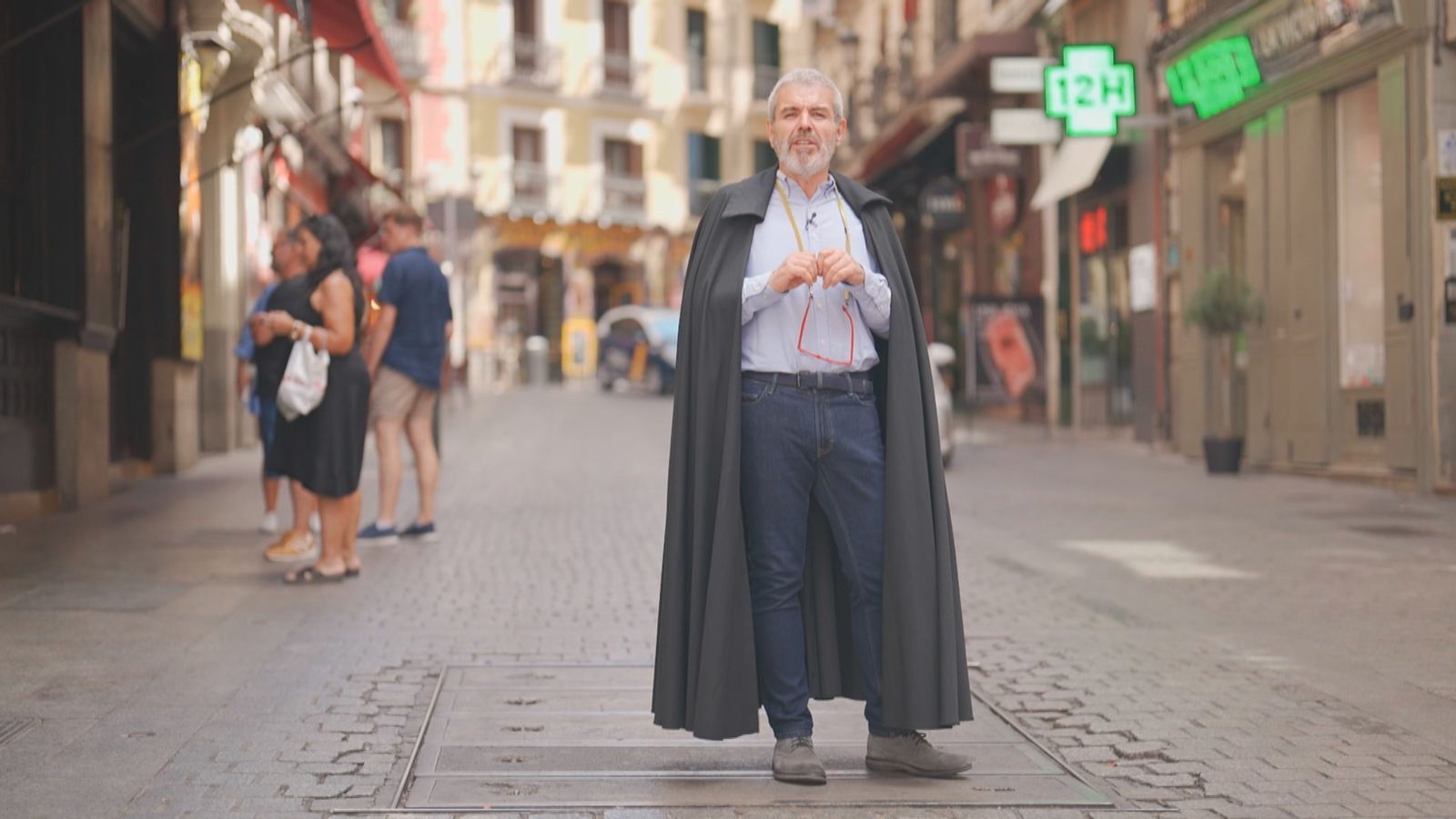 Lorenzo Caprile con capa castellana
