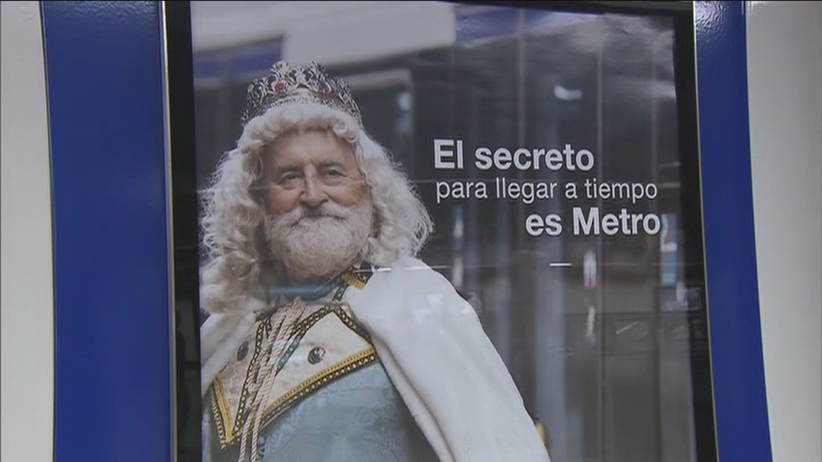 Un anuncio de Metro en las marquesinas de la EMT enfrenta a Comunidad y Ayuntamiento
