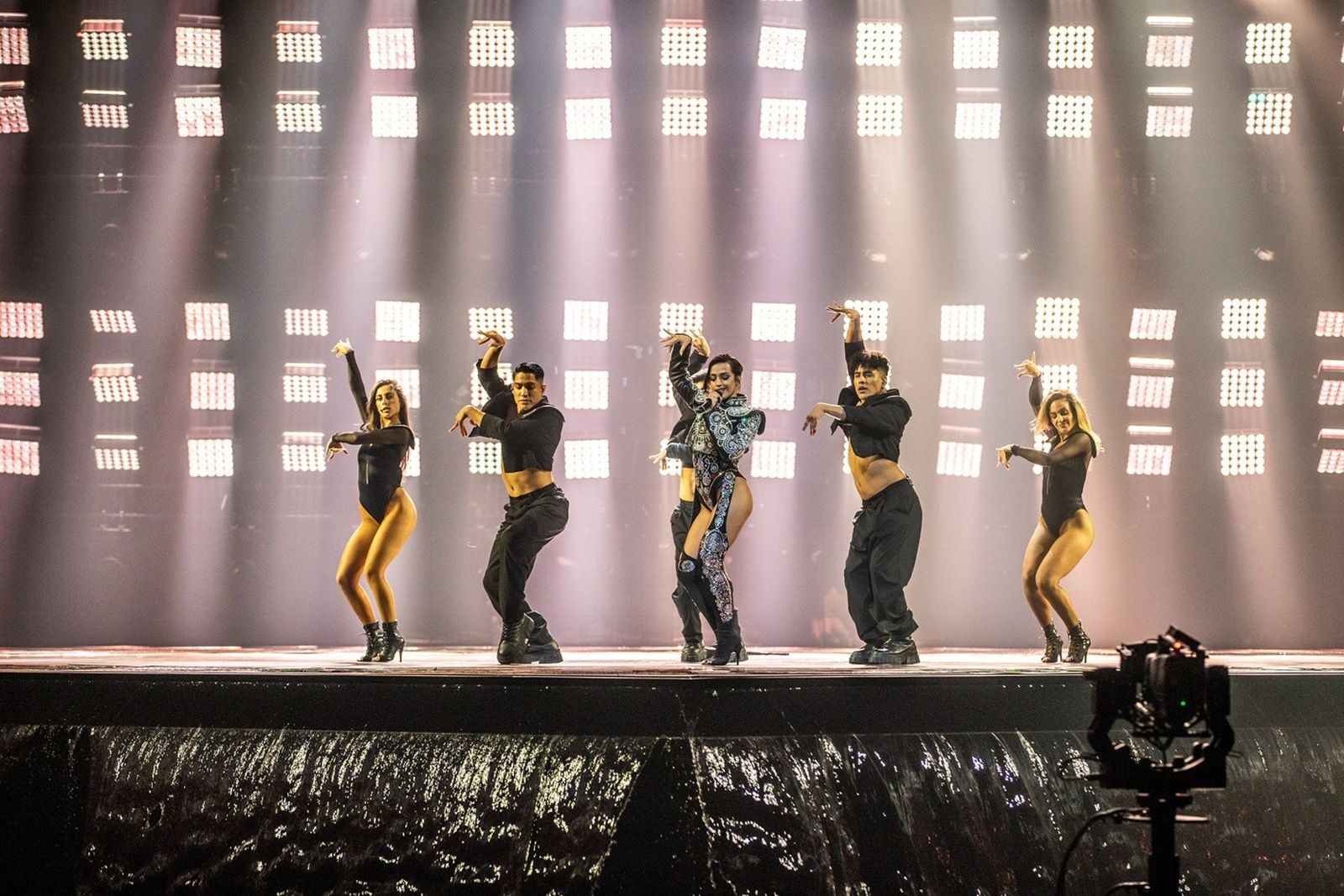 Chanel deslumbra en su segundo ensayo con un baile renovado y un potente juego de luces
