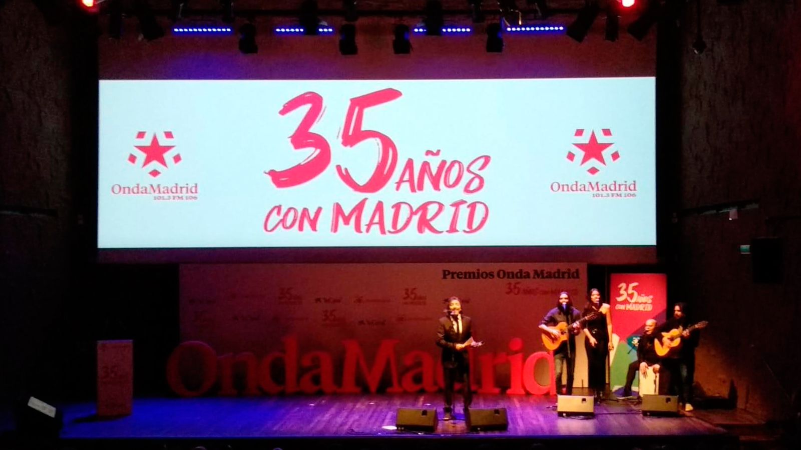 "Especial gala de premios - 35 aniversario de Onda Madrid " (21:00-23:00)