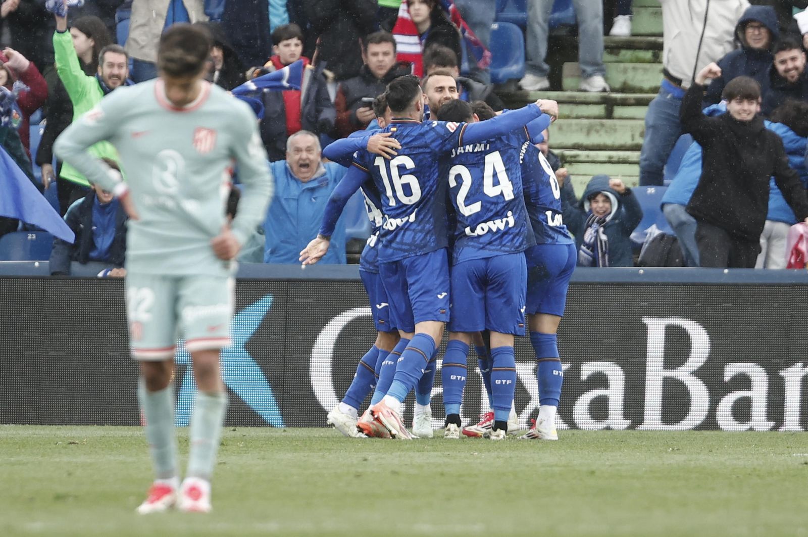 Los jugadores del Getafe celebran un gol al Atlético