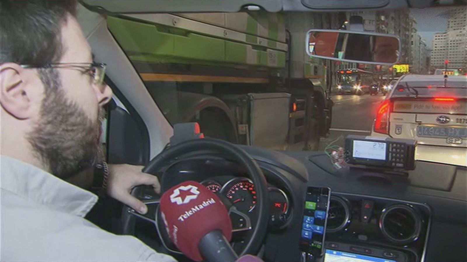 Los taxistas piden perdón a los clientes y se quejan de que "nadie" les ha hecho caso