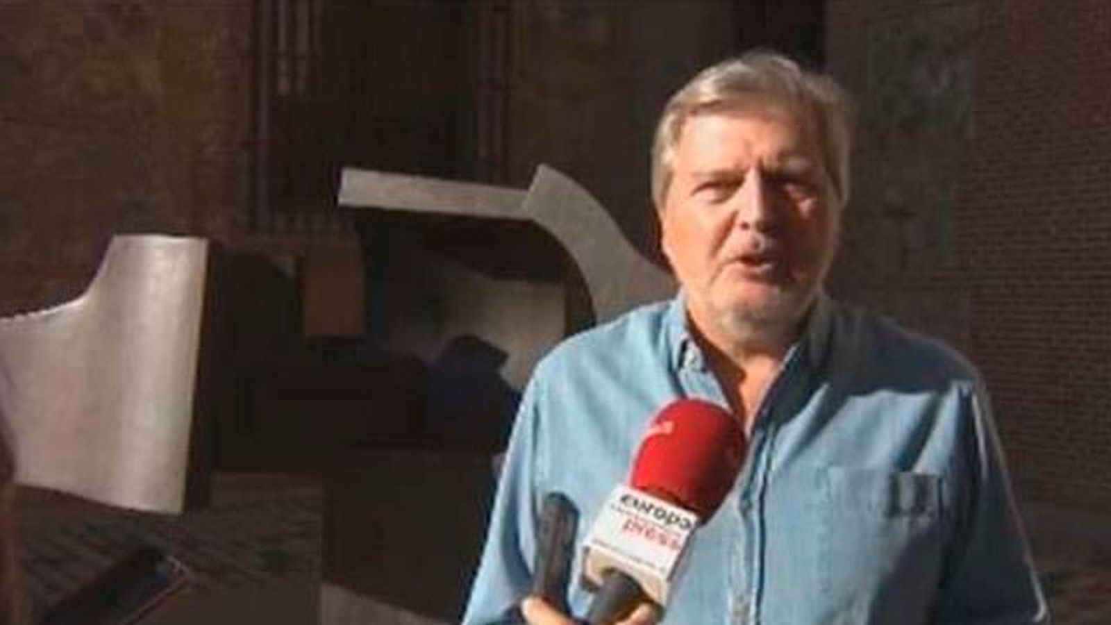 Méndez de Vigo, a Colau: Ante el referéndum "no caben medias tintas"