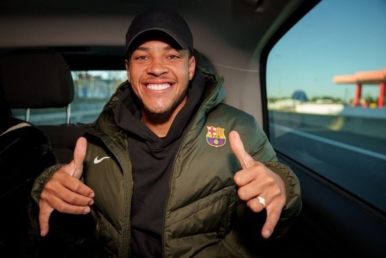 El nuevo delantero blaugrana Vitor Roque, tras aterrizar en Barcelona