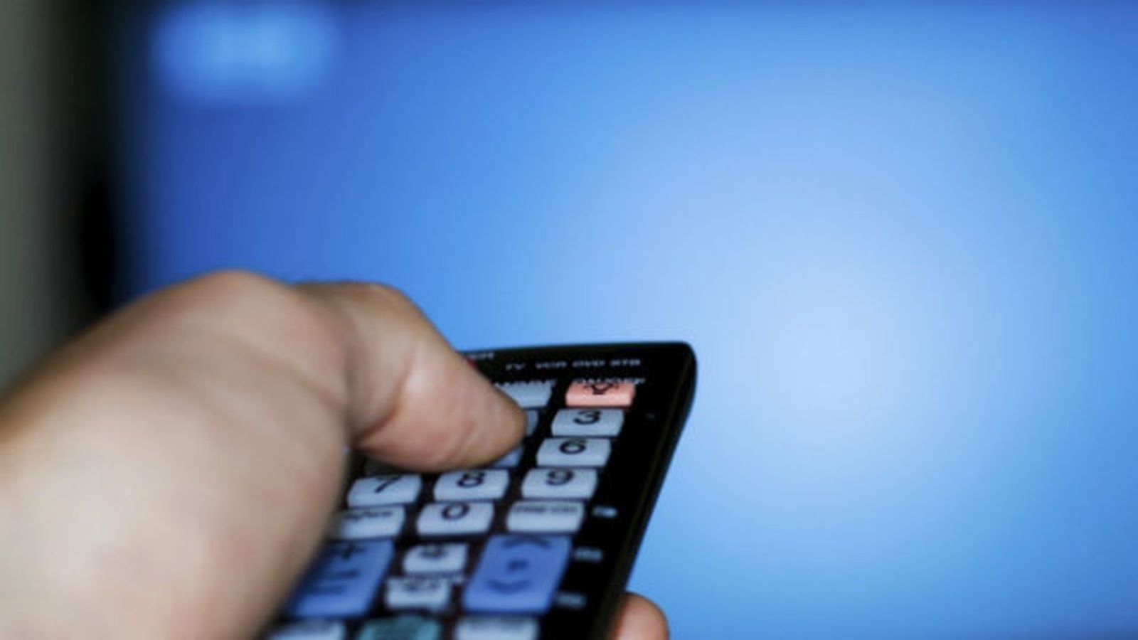 Piden adelantar el 'prime time' televisivo para  que los españoles tengan un sueño más saludable