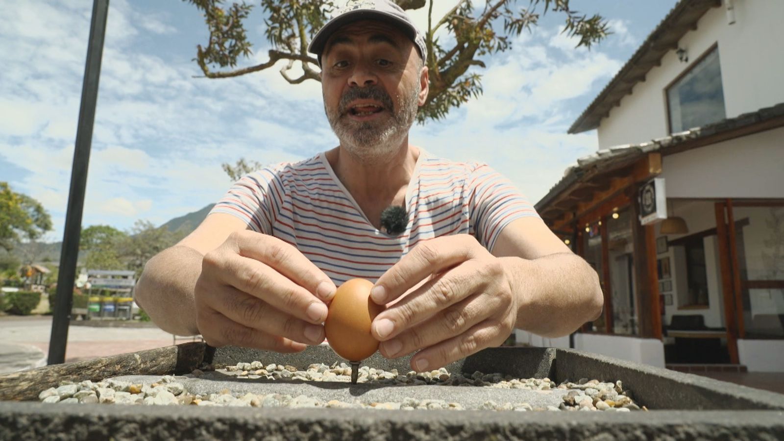 Experimento del huevo en Quito