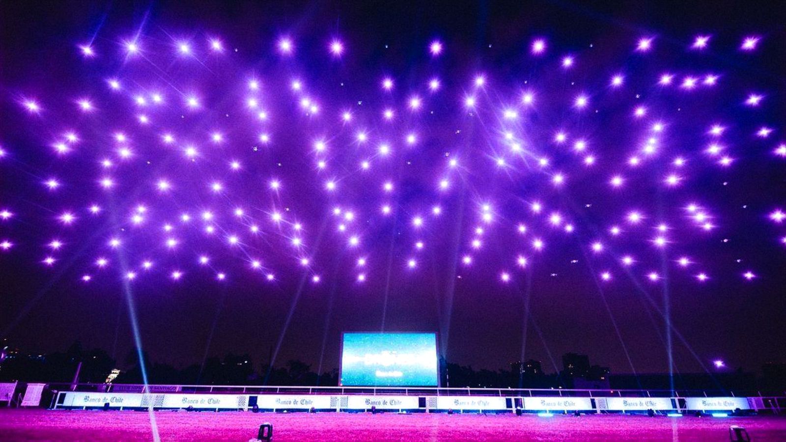 Más de 100 drones sobrevuelan Arroyomolinos para guiar a los Reyes Magos hasta los hogares