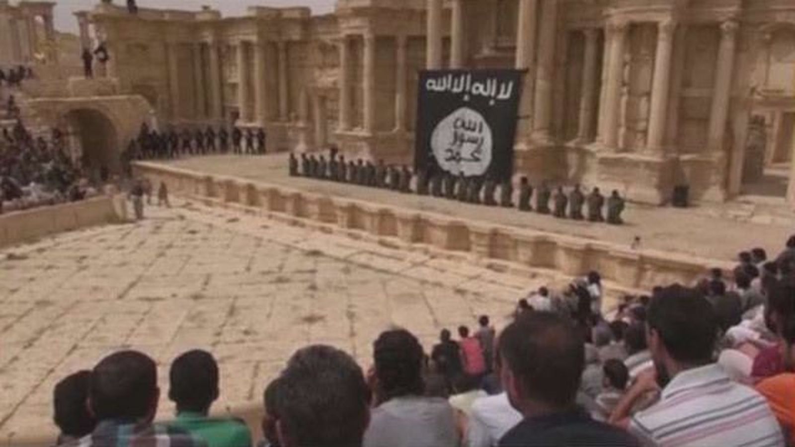 Daesh divulga un vídeo que muestra el asesinato de 25 soldados sirios por disparos de menores