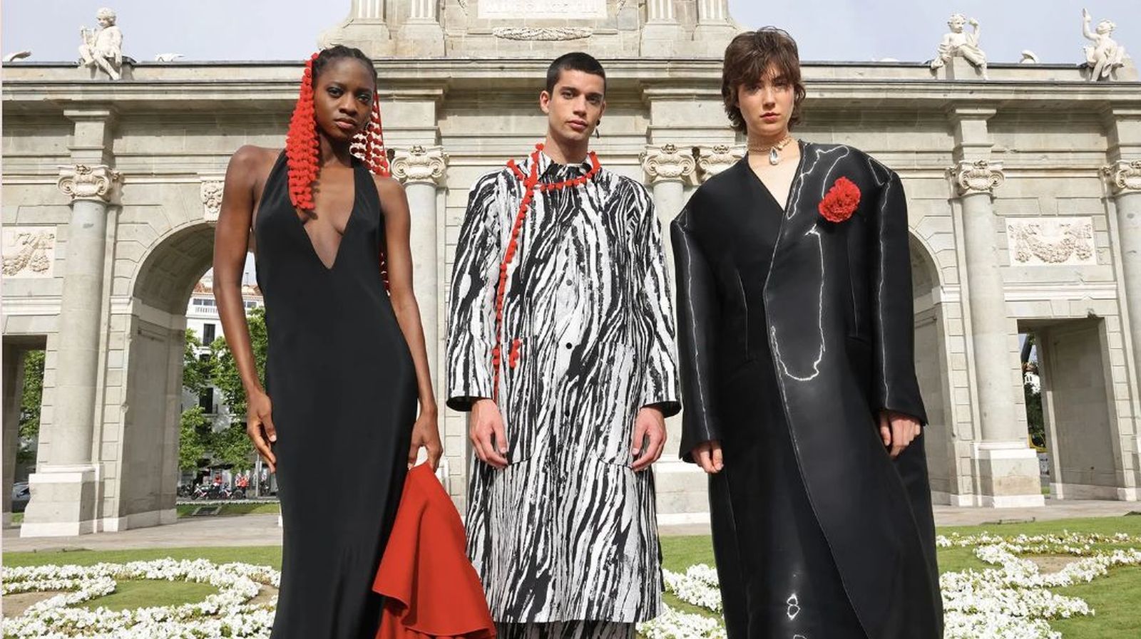 Modelos en la Puerta de Alcalá
