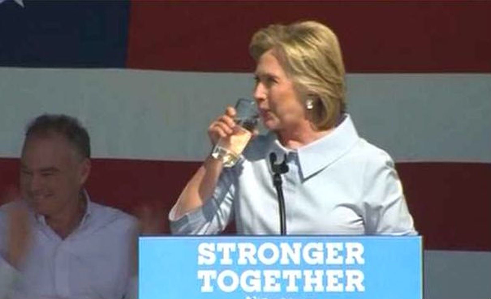 Clinton ignoró el consejo de sus médicos, que le recomendaron descansar
