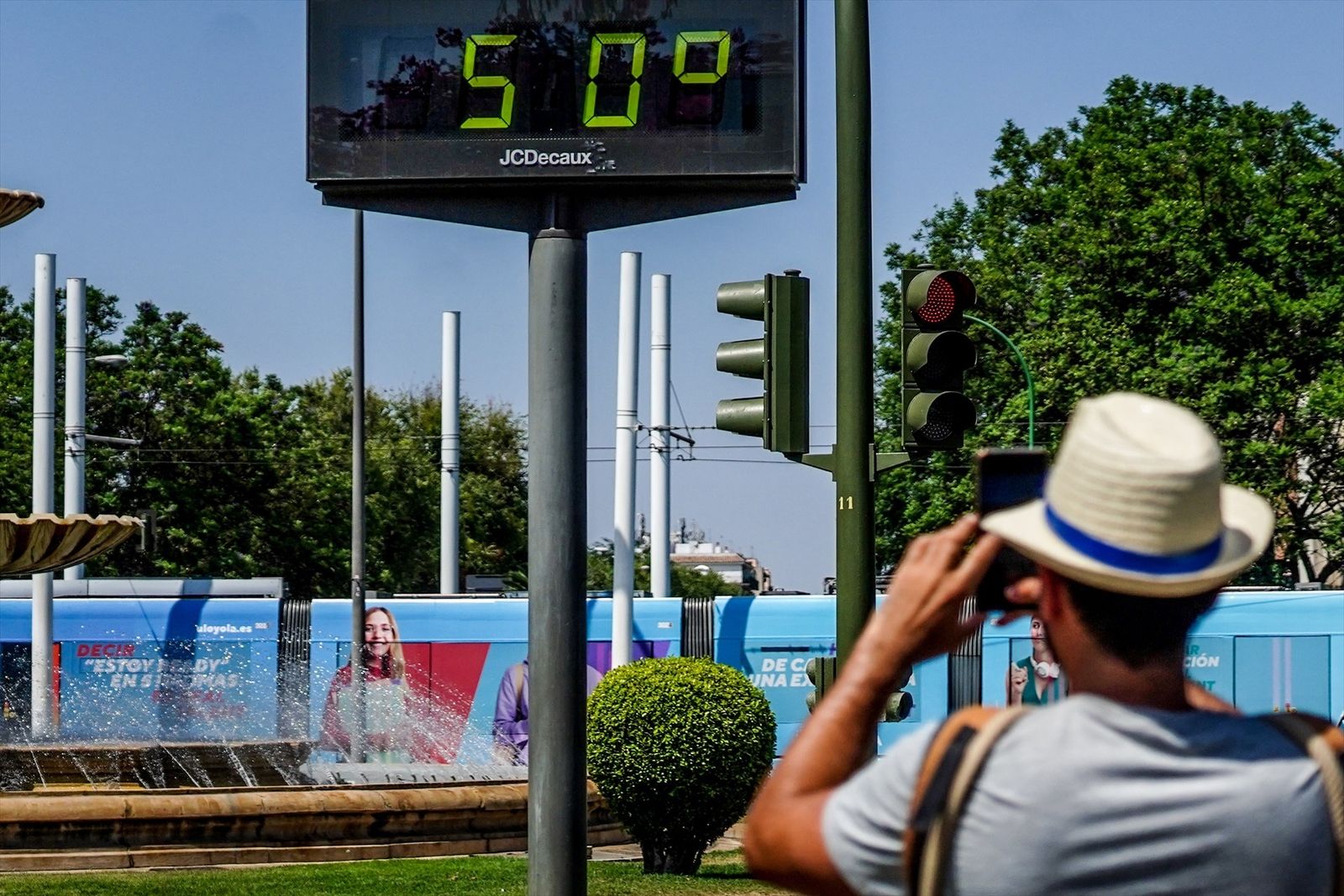 Termómtero marca 50 grados, a 26 de junio en Sevilla