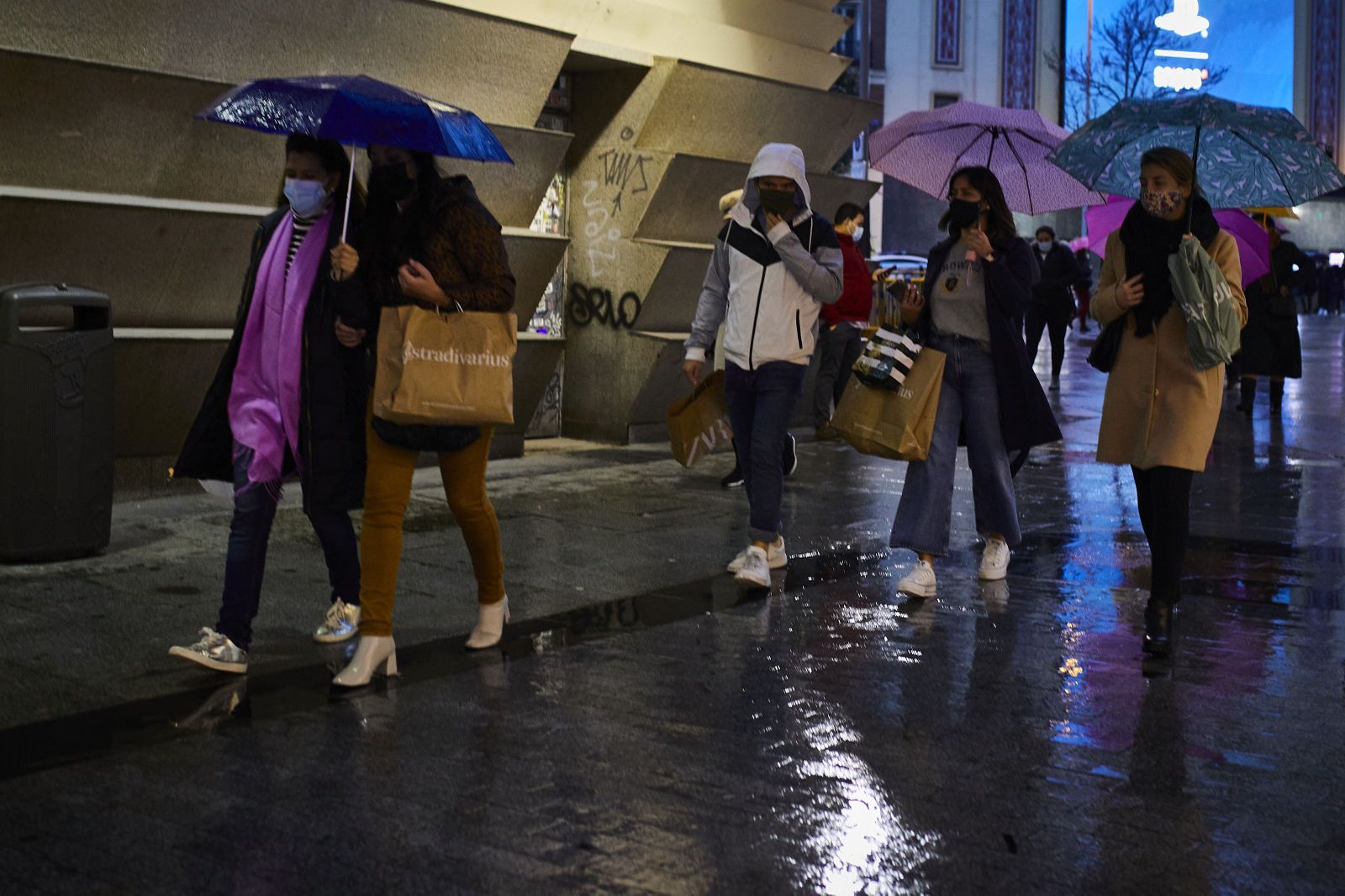 El puente de diciembre, momento clave para la subida o estabilidad de casos de Covid en España