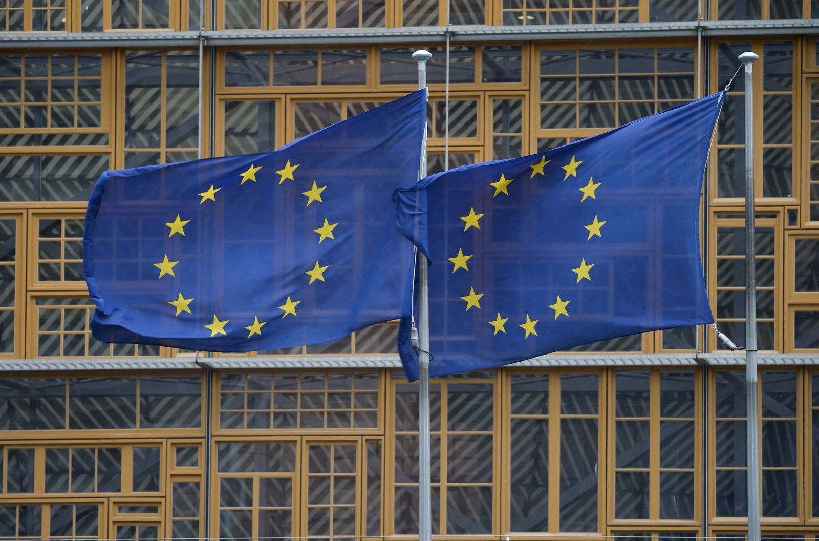 Hacienda niega que se hayan congelado los fondos europeos para España