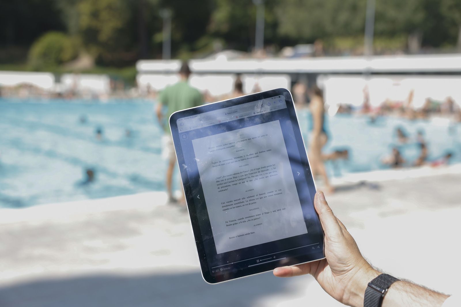 Leer en las piscinas municipales de Madrid solo te costará un 'clic'
