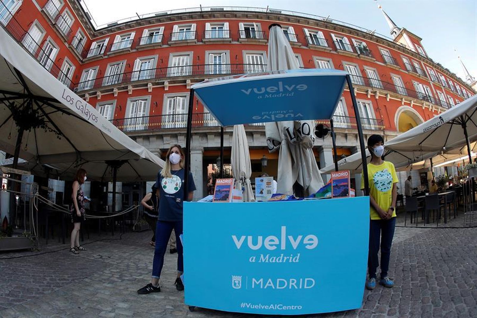 Stand en la Plaza Mayor para promocionar el turismo en Madrid capital