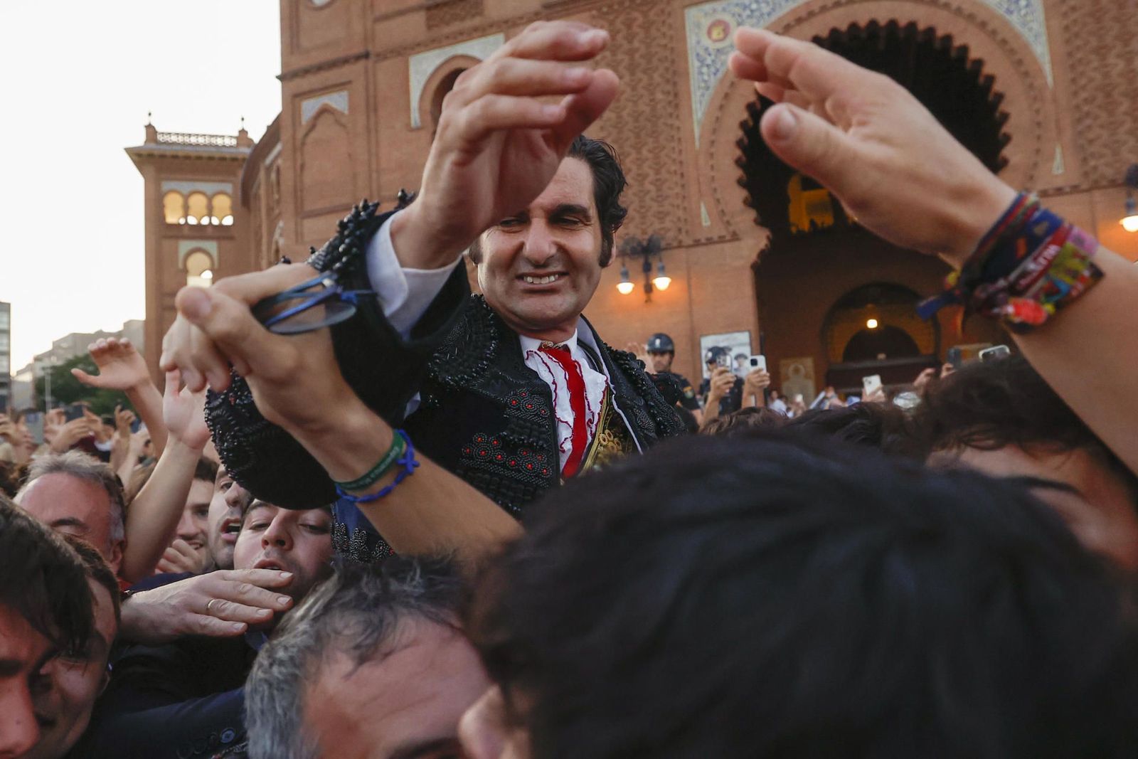 Morante de la Puebla, a hombros desde Las Ventas hasta el Wellington