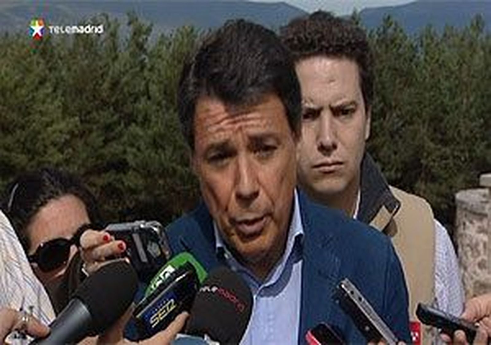 González critica a Gómez por criticar  las externalizaciones cuando "las practicó" en Parla