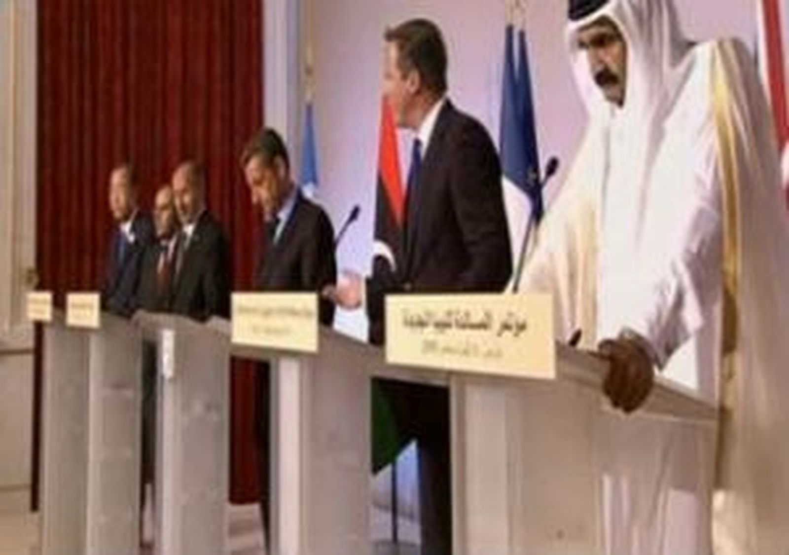La comunidad internacional promete a la nueva Libia fondos e independencia