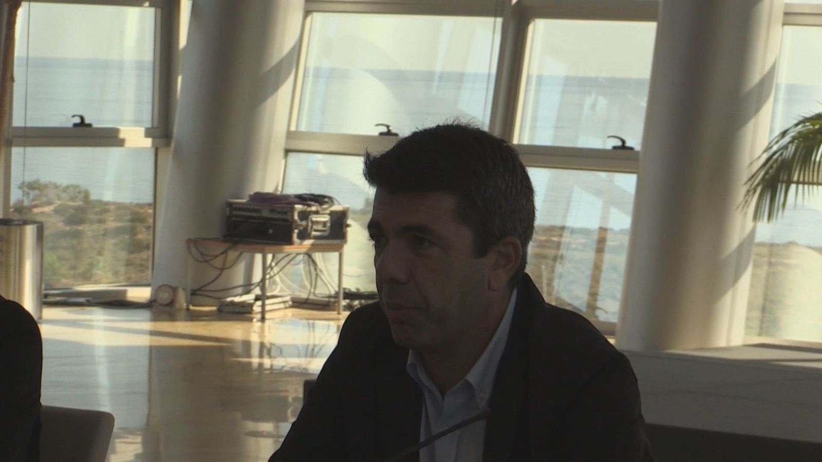 Feijóo habla con Abascal tras la renuncia de Mazón y coinciden en que hay que dar "estabilidad" a la Comunidad Valenciana