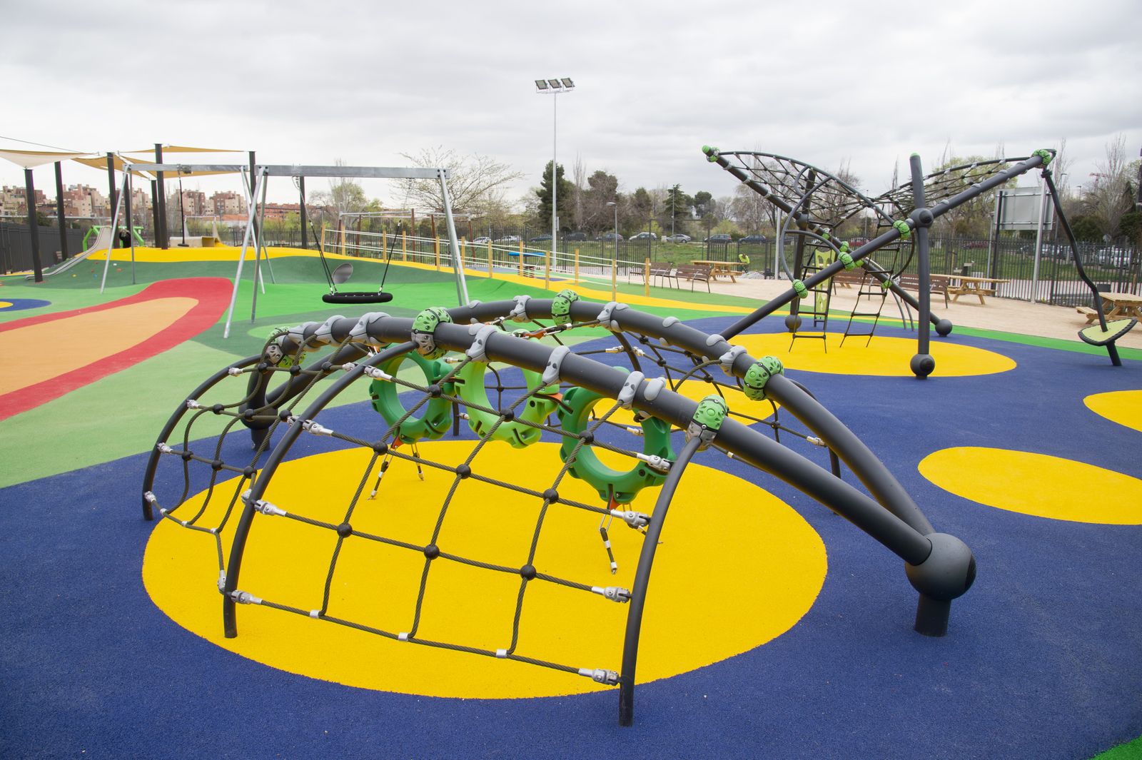 Zona infantil del parque de La Garena Sur en Alcalá de Henares